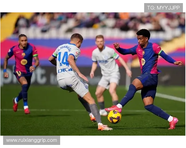 西甲激战莱万帽子戏法亚马尔破门巴萨4比2逆袭塞尔塔