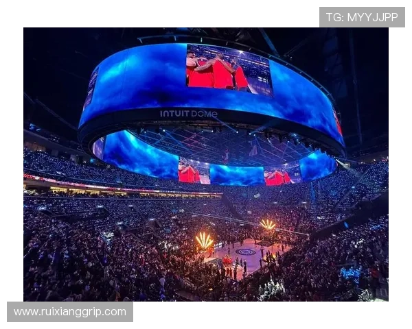 快船全力以赴迎接NBA杯新铺球场地板颜值惊艳引期待
